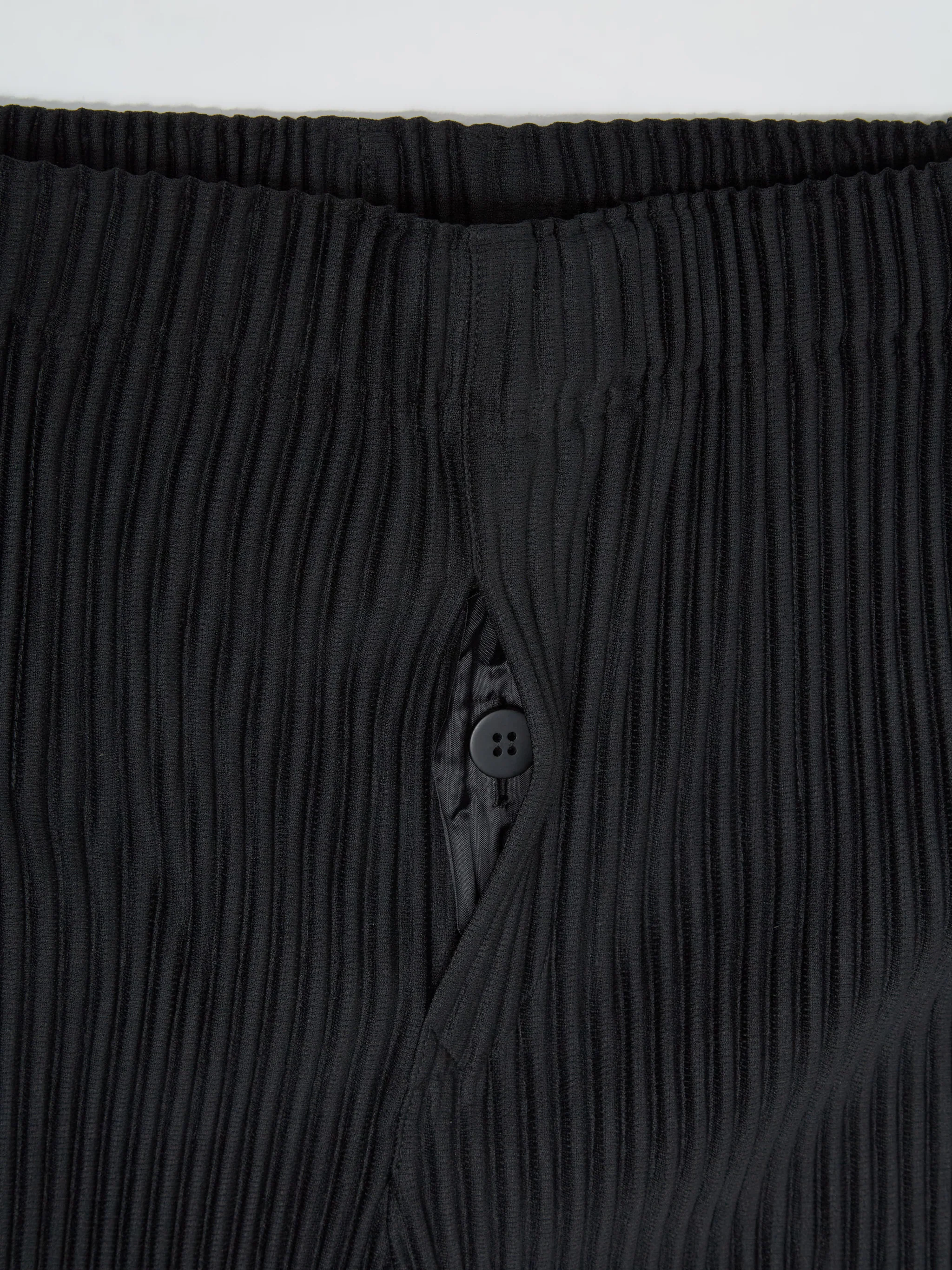 Pleated Bermuda Shorts in Black - Image 5